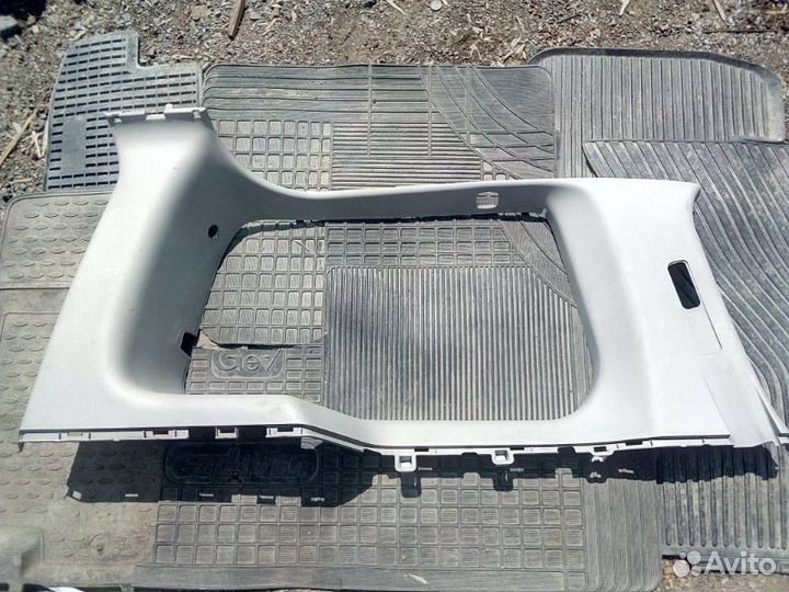 Обшивка стойки задняя левая Nissan Armada VK56DE