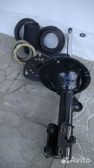 Стойка передняя левая на Хундай Гранд Старэкс