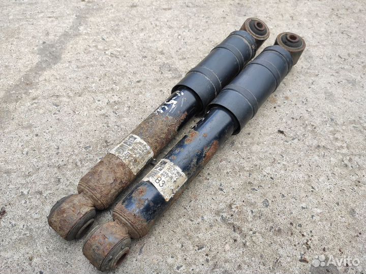 Амортизаторы задние на Opel Astra H Кабрио