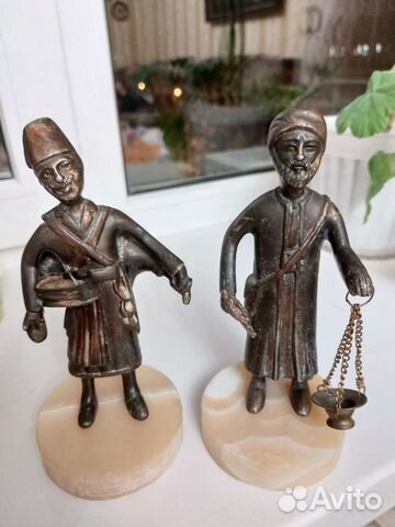 Статуэтки восточных людей