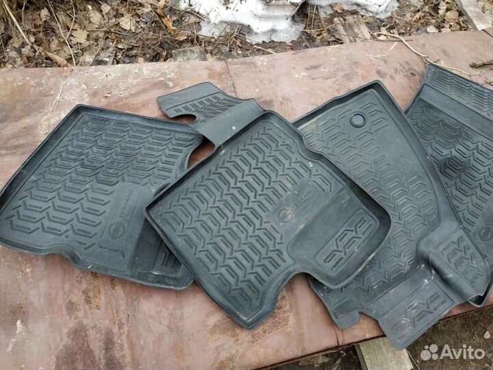 Коврики в салон автомобиля Nissan terrano