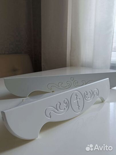 Полка угловая для икон белая