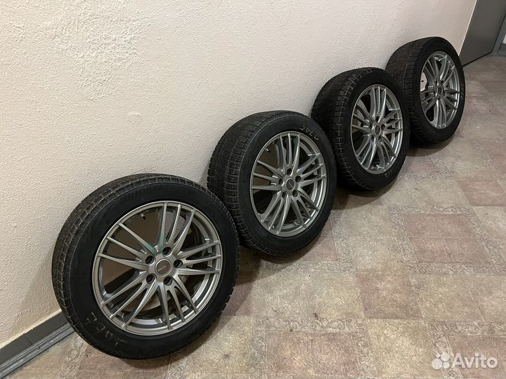 R17 Bridgestone Blizzak VRX2 225/50, PCD 5x114.3 DIA 65