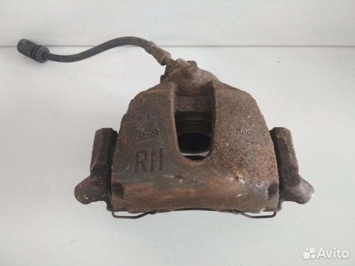 Суппорт передний правый Ford Focus 2