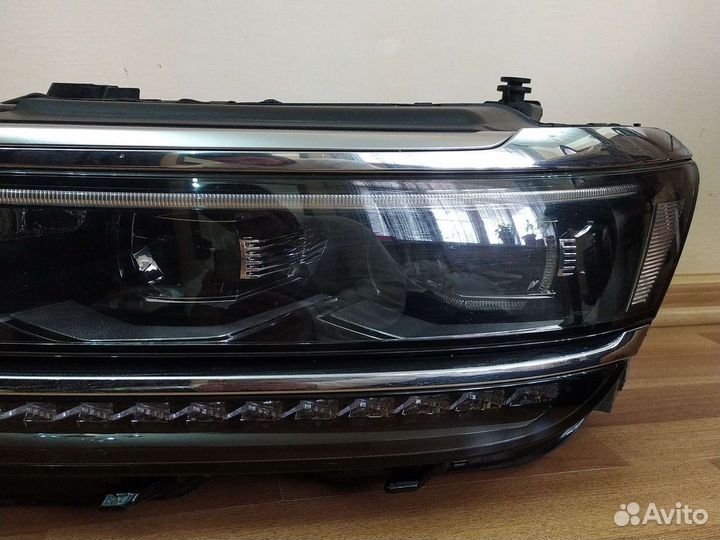 Volkswagen Tiguan 2 Фара левая