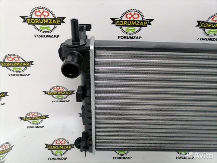 Радиатор охлаждения двигателя Ford Focus 1998-2004