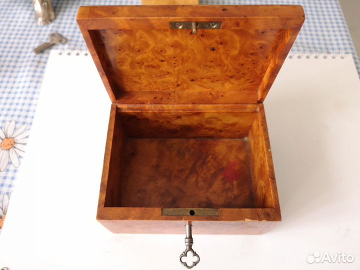 Шкатулка из карельский берёзы