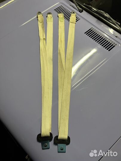 Белые ремни безопасности