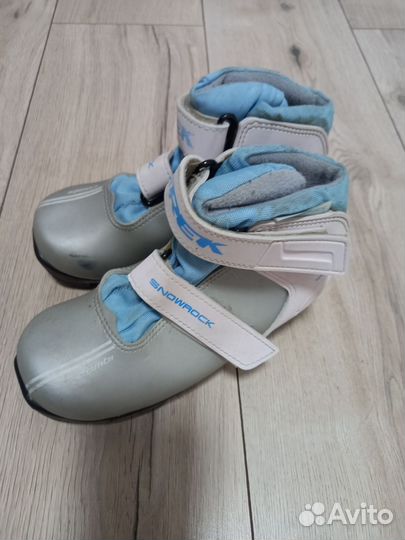 Лыжные ботинки, размер 32