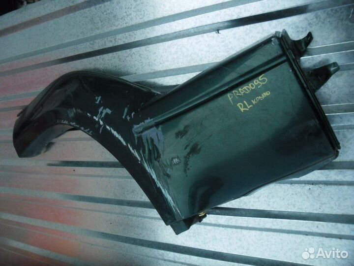 Молдинг крыла задний левый Toyota Land Cruiser