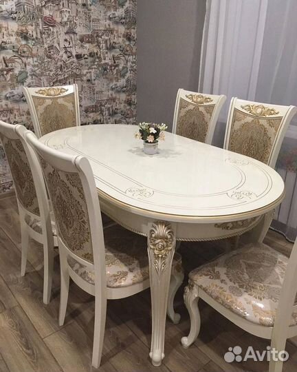 Стол и стулья