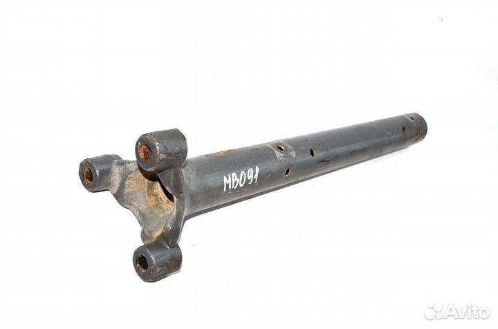 Кронштейн крыла ведущего моста, передний левый mer