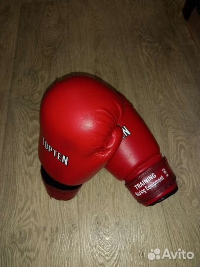Боксерские перчатки