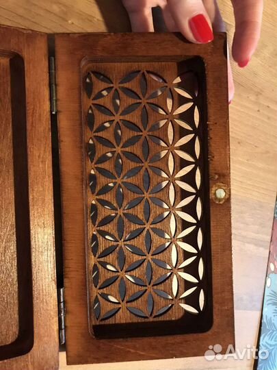 Деревянная шкатулка