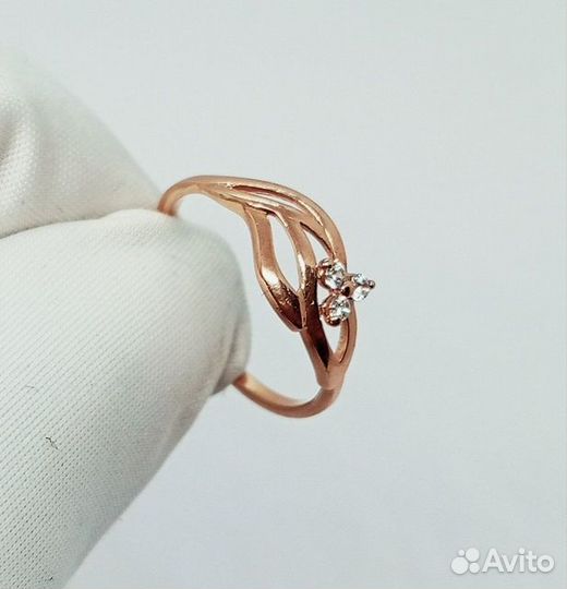 Золотое кольцо с камнем 17р