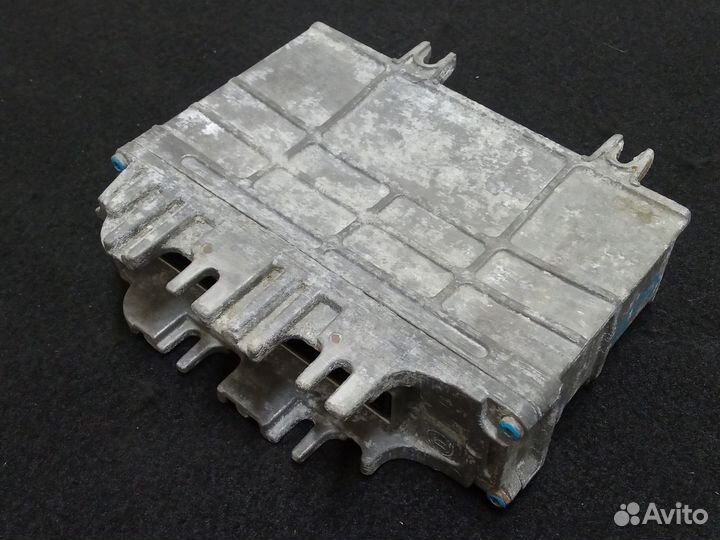 Блок управления двигателем VW Golf 3 Vento