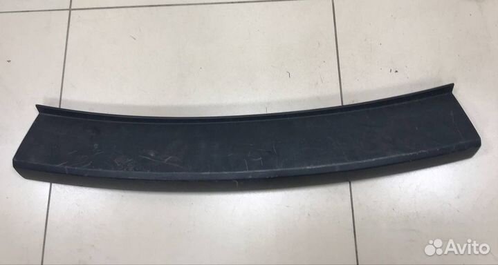 Накладка заднего бампера центральная