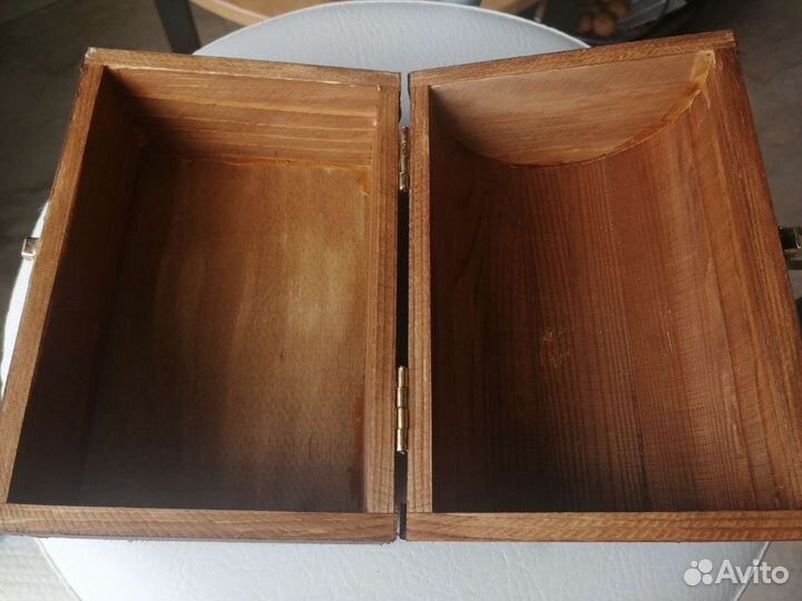 Деревянная шкатулка