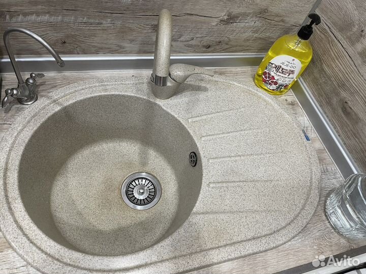 Столешница +раковина с краном