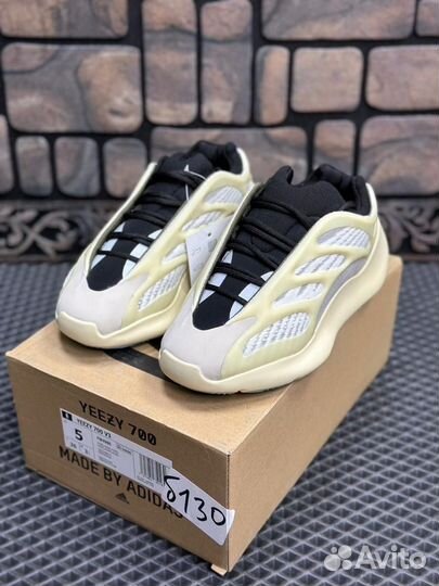 Adidas Yeezy Boost 700 v3