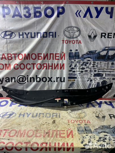 Кожух замка капота Toyota Land Cruiser 200