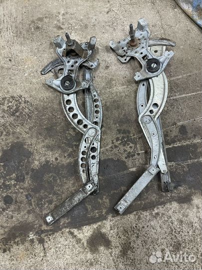 Стеклоподъемник передний п мех. VW Passat B3