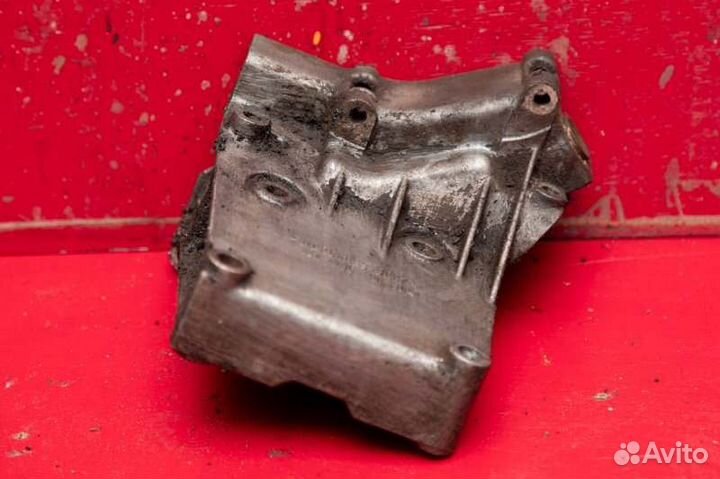 Кронштейн гидроусилителя руля Mercedes E200 W124