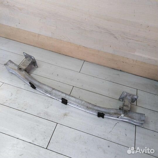 Усилитель переднего бампера Renault Megane 2 Renau