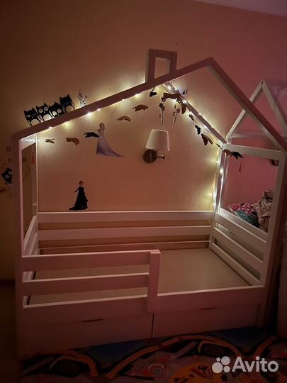 Детская кровать-домик, 165 на 85