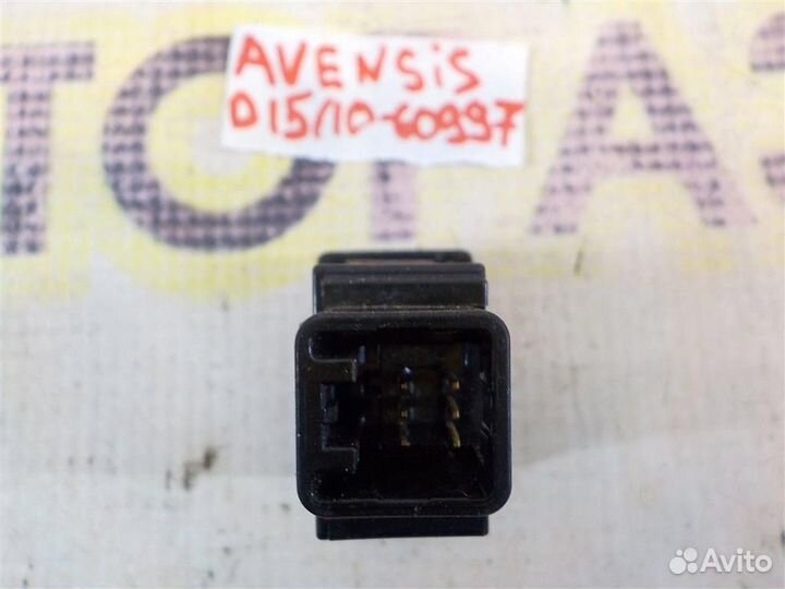 Кнопка обогрева сидений Toyota Avensis III (T270)