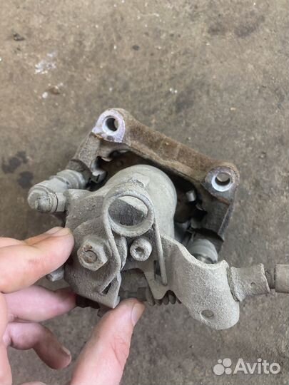 Opel astra h Задний левый суппорт