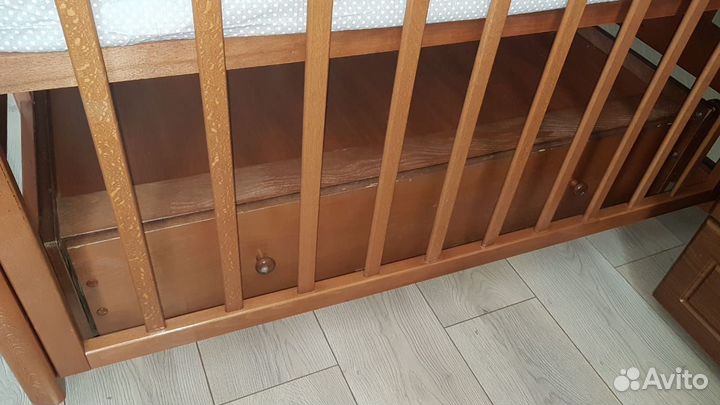 Кроватка с маятником