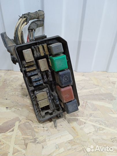 Блок предохранителей LandCruiser J80