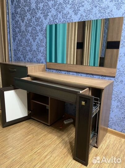 Туалетный столик