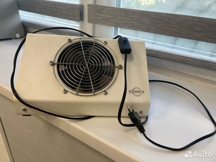 Вытяжка для маникюра настольная