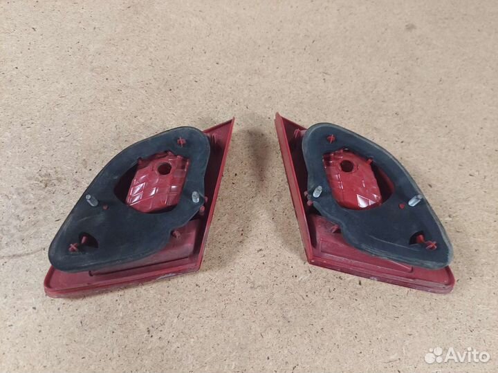 Фонарь в крышку багажника Peugeot 408