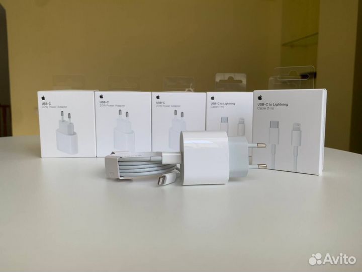 Зарядка для iPhone 20W комплект (Блок + кабель)