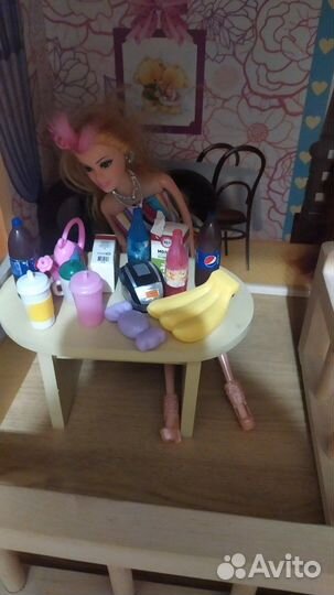 Дом для барби и все его содержимое