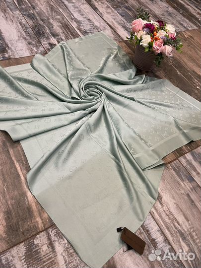 Шелковый однотонный платок LV мятный тонкий