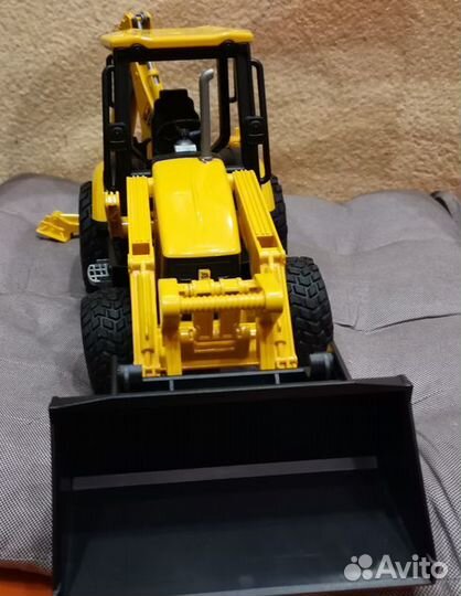 Брудер экскаватор-погрузчик jcb bruder