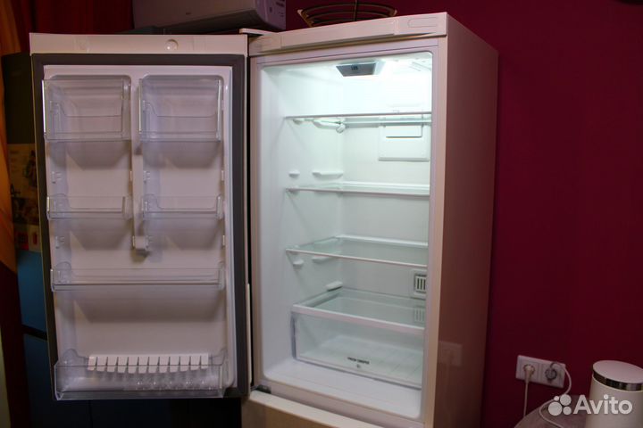 Холодильник Hotpoint-Ariston HF5180M (NoFrost)