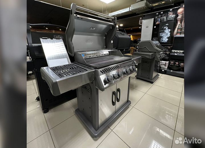 Газовый гриль Napoleon Rogue 525 SE