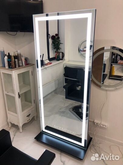 Зеркало со светодиодной подсветкой