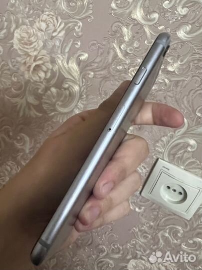 Телефон iPhone 6s