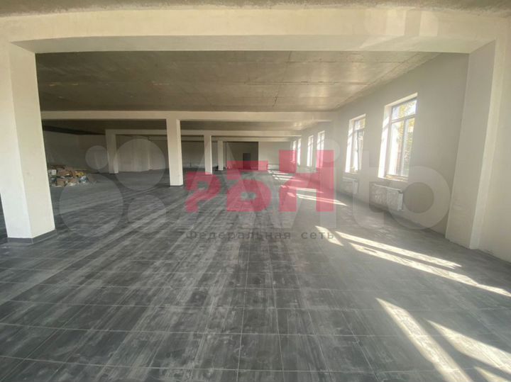 2-й этаж свободного назначения, парковкой 600 кв.м