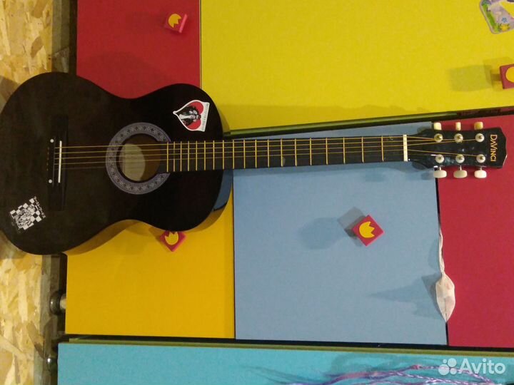 Гитара (полу акустика полу классика )