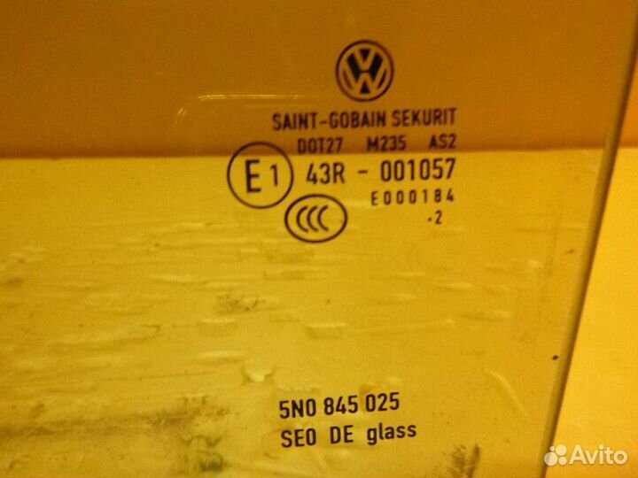 Стекло двери задней левой Volkswagen tiguan 2011-2