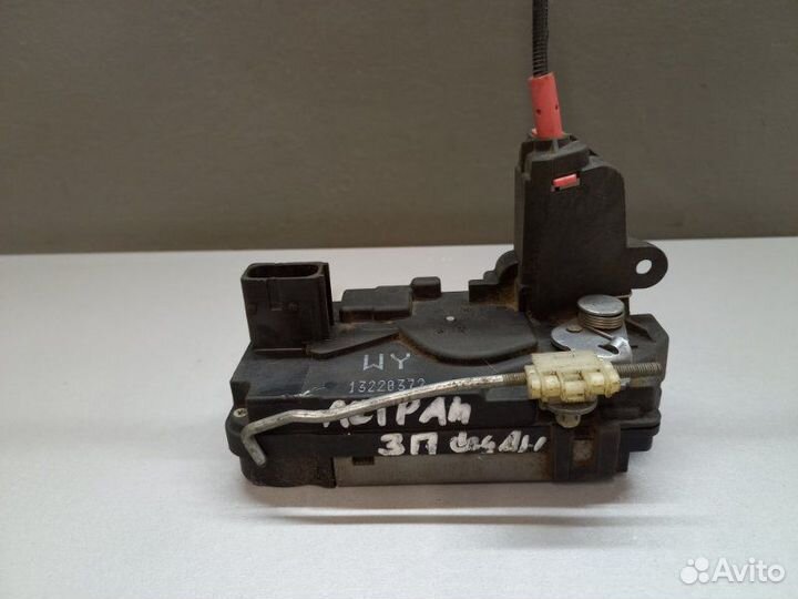 Замок двери задний правый Opel Astra H 2010