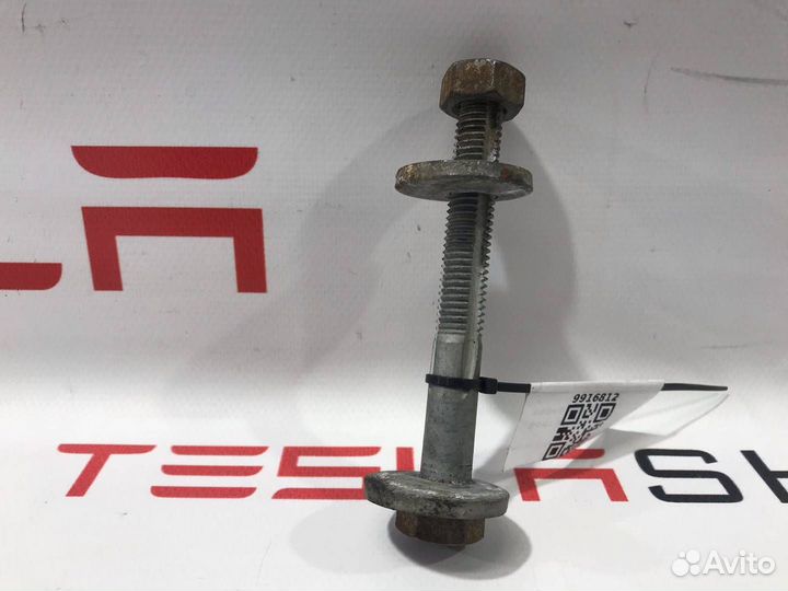 Болт развальный передний Tesla Model S 2015