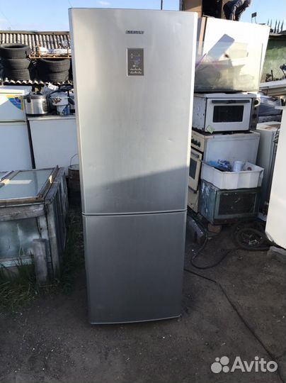 Холодильник Samsung